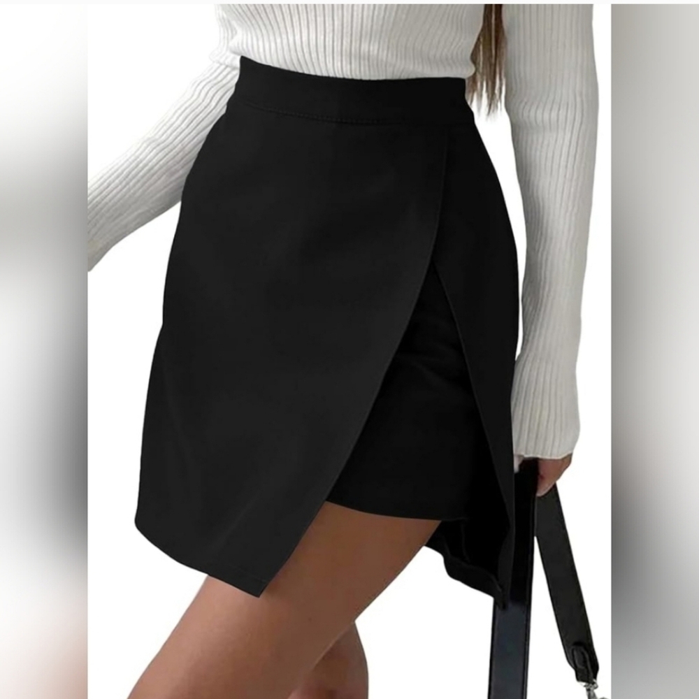 Tristan & Iseut Black Mini Skort
